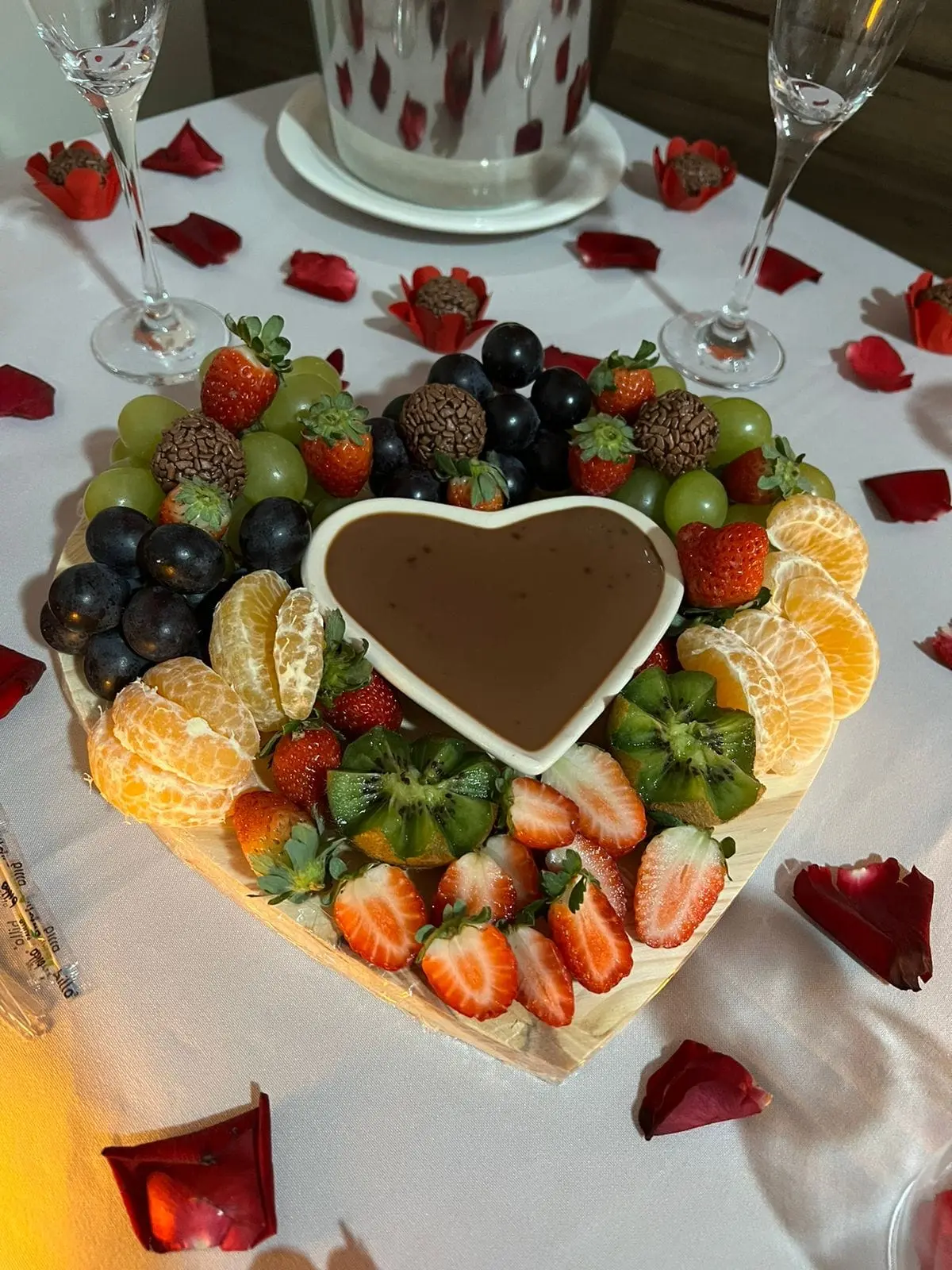 Cesta de frutas em formato de coração